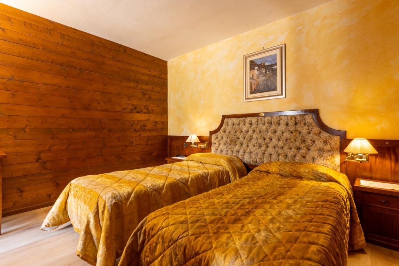 Hotel Des Alpes Saint-Rhemy-En-Bosses Extérieur photo